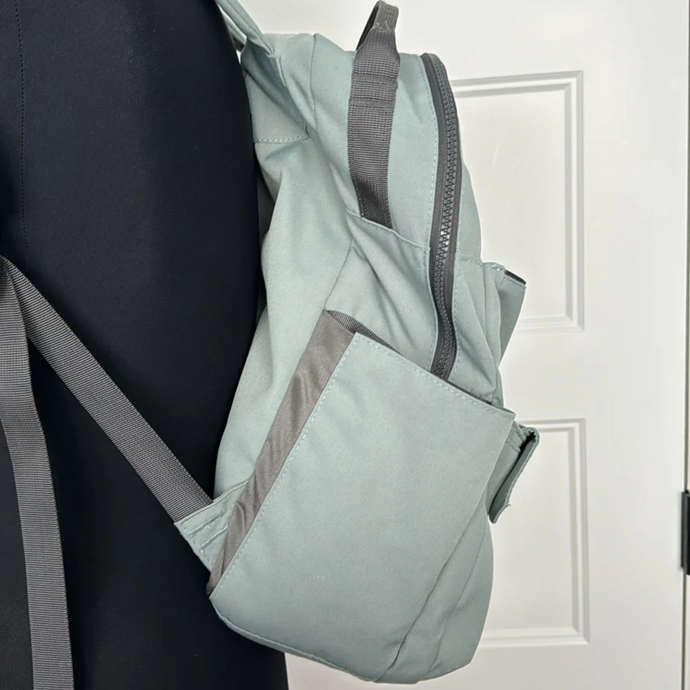 RED ROVR Roo Diaper Backpack - Picture 7 of 15